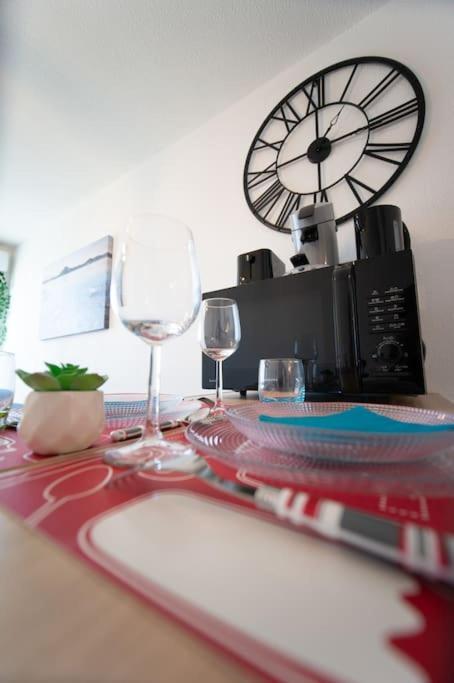 Fully Equipped Apartment St Charles Train Station Marsella Exterior foto